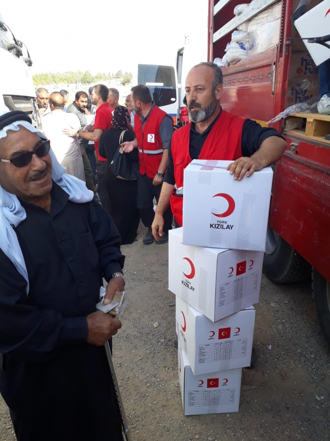 Türk Kızılayı insani yardım için Tel Abyad'da